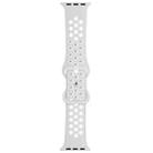 Butterfly Buckle Dual-tone Liquid Silicone Watch Band For Apple Watch Ultra 49mm / Series 8&7 45mm / SE 2&6&SE&5&4 44mm / 3&2&1 42mm(Gray+Silver White) - 1