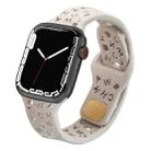 English Letters Silicone Watch Band For Apple Watch Ultra 49mm&Watch Ultra 2 49mm / Series 9&8&7 45mm / SE 3&SE 2&6&SE&5&4 44mm / 3&2&1 42mm(Light Grey) - 1