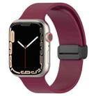 Magnetic Black Buckle Smooth Silicone Watch Band For Apple Watch Series 8&7 45mm / SE 2&6&SE&5&4 44mm / 3&2&1 42mm(Burgundy) - 1