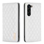 For Samsung Galaxy S23+ 5G Diamond Lattice Magnetic Leather Flip Phone Case(White)
