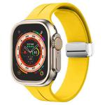 Magnetic Fold Clasp Silicone Watch Band For Apple Watch Ultra 49mm / Series 8&7 45mm / SE 2&6&SE&5&4 44mm / 3&2&1 42mm(Bright Yellow)