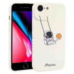 For iPhone SE 2022 / SE 2020 / 8 / 7 Astronaut Swinging Pattern TPU Phone Case(White)