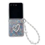 For Motorola Razr 60 Ultra Pearlescent Shell Texture Heart Pattern Phone Case with Bracelet(Beige)