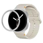 For Samsung Galaxy Watch8 40mm Rhombic Texture Bezel and Wavy Grain Stitched Color Buckle Silicone Watch Band(Beige Silver)
