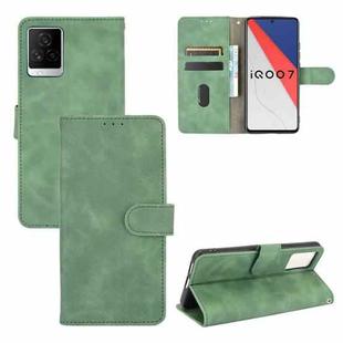 For vivo iQOO 7 Solid Color Skin Feel Magnetic Buckle Horizontal Flip Calf Texture PU Leather Case with Holder & Card Slots & Wallet(Green)