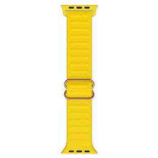 Japanese Word Buckle Silicone Watch Band For Apple Watch Ultra 49mm / Series 8&7 45mm / SE 2&6&SE&5&4 44mm / 3&2&1 42mm(Yellow)