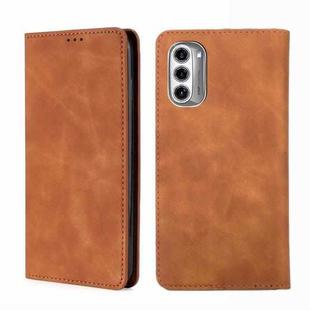 For Motorola MOTO G52j 5G Skin Feel Magnetic Horizontal Flip Leather Phone Case(Light Brown)