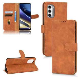 For Motorola Moto G52 JP Version Skin Feel Magnetic Flip Leather Phone Case(Brown)