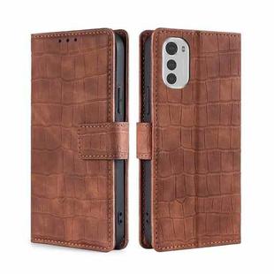 For Motorola Moto E32 4G Skin Feel Crocodile Magnetic Clasp Leather Phone Case(Brown)