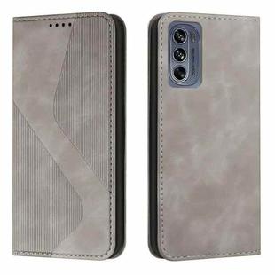 For Motorola Moto G62 5G Skin Feel Magnetic S-type Solid Color Leather Phone Case(Grey)