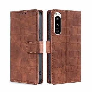 For Sony Xperia 5 IV Skin Feel Crocodile Magnetic Clasp Leather Phone Case(Brown)