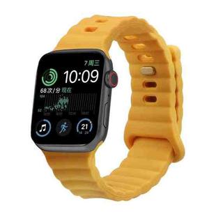 Reverse Buckle Silicone Watch Band for Apple Watch Series 8&7 41mm / SE 2&6&SE&5&4 40mm / 3&2&1 38mm(Yellow)