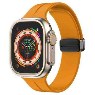 Solid Color Magnetic Buckle Silicone Watch Band For Apple Watch Ultra 49mm / Series 8&7 45mm / SE 2&6&SE&5&4 44mm (Yellow)