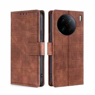 For vivo X90 Pro 5G Skin Feel Crocodile Magnetic Clasp Leather Phone Case(Brown)