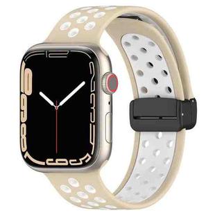 For Apple Watch 8 41mm Magnetic Buckle Silicone Watch Band(Khaki White)