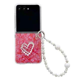 For Motorola Razr 50 Ultra Pearlescent Shell Texture Heart Pattern Phone Case with Bracelet(Red)