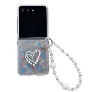 For Motorola Razr 60 Ultra Pearlescent Shell Texture Heart Pattern Phone Case with Bracelet(Beige)