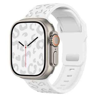 For Apple Watch 46mm / 49mm / 45mm / 44mm Buckle Concave Leopard Silicone Watch Band(White)