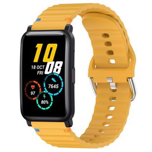 For Honor Watch ES / Magic Watch 2 42mm Wavy Grain Stitched 20mm Silicone Watch Band(Yellow)