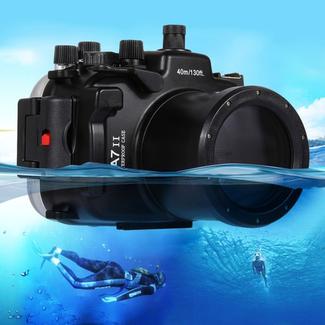PULUZ 40m Underwater Depth Diving Case Waterproof Camera Housing for Sony A7 II / A7R II / A7S II (FE 28-70mm f/3.5-5.6 OSS)