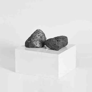 2 PCS 6-10cm Irregular Volcanic Stone Photo Decoration Props Window Display Ornaments